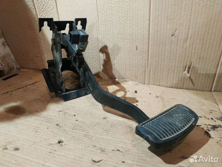 Педаль тормоза Hyundai Sonata 5 (NF)