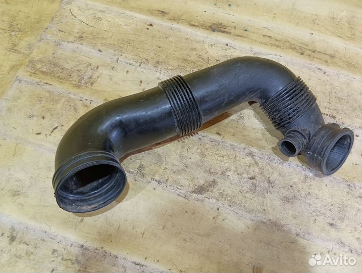 Патрубок воздушного фильтра Audi Q7 4L 2005-15