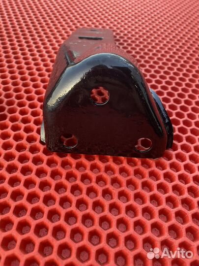 Кронштейн заднего стабилизатора Mitsubishi Carisma