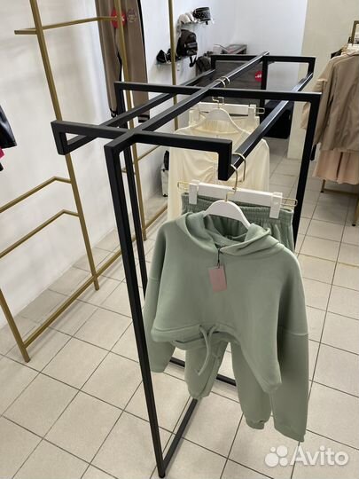 Стойки вешалки