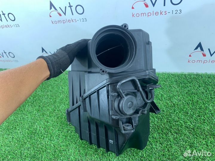 Корпус воздушного фильтра Audi A8 D3 BVJ 2009