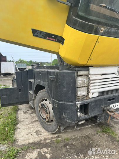 В разборке грузовик Renault Magnum 1996г