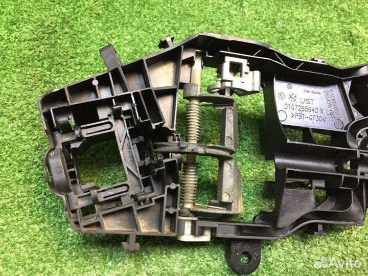 Кронштейн передний правый Volkswagen Tiguan DBG