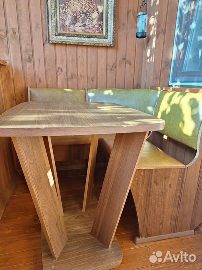 Кухонный угловой диванчик со столом