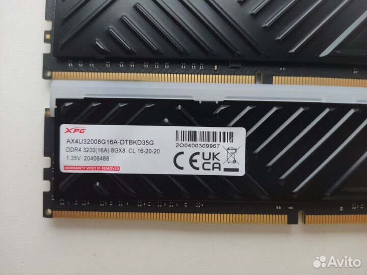 Оперативка DDR4 16GB RGB