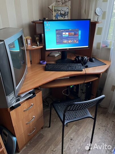Компьютерный стол