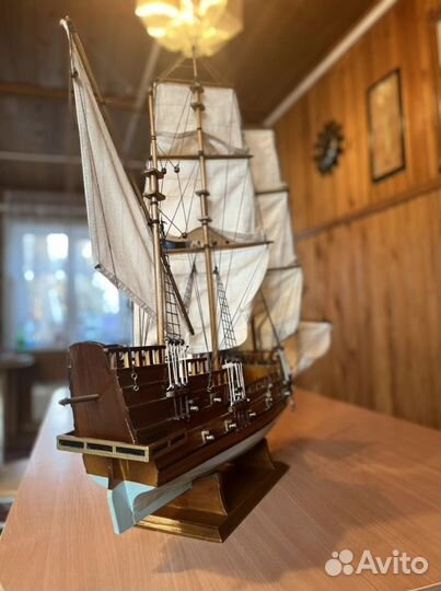 Коллекционная фигурка / Макет корабля revenge