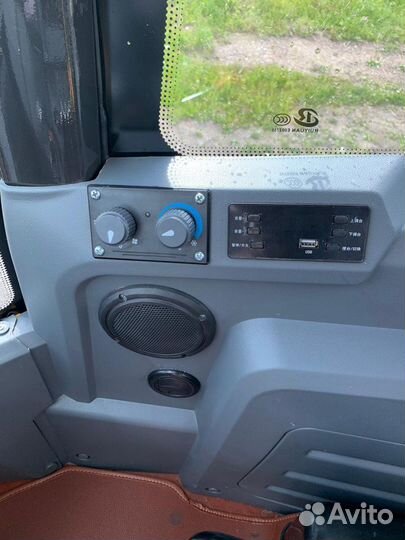 Фронтальный погрузчик BIZON 925, 2024