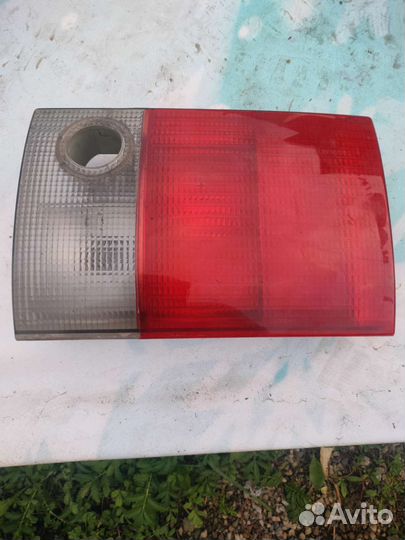 Фонарь крышки багажника правый