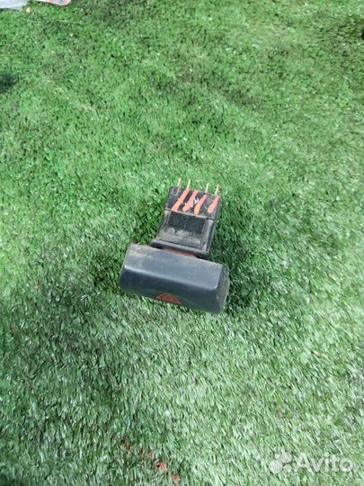 Кнопка аварийной сигнализации LADA Kalina