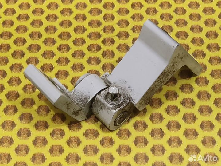 Петля двери передняя нижняя передняя левая