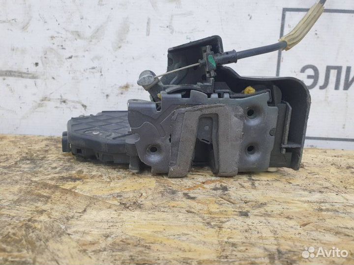 Замок двери задний левый Lr Range Rover Sport L320