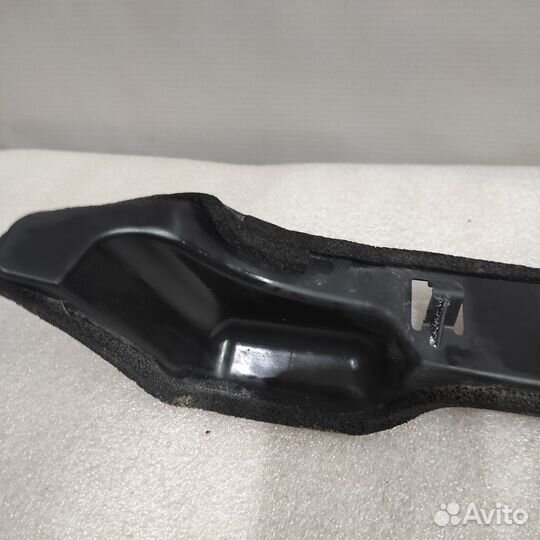 Пыльник переднего правого крыла Toyota Auris E150