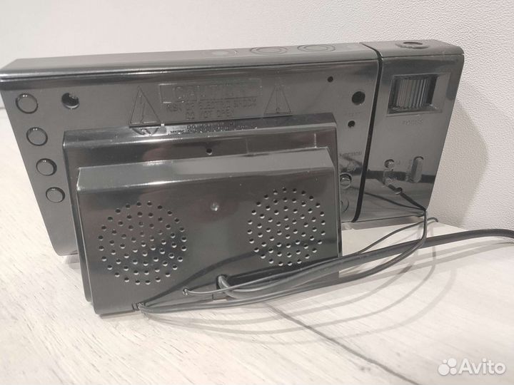 Радиочасы Vitek