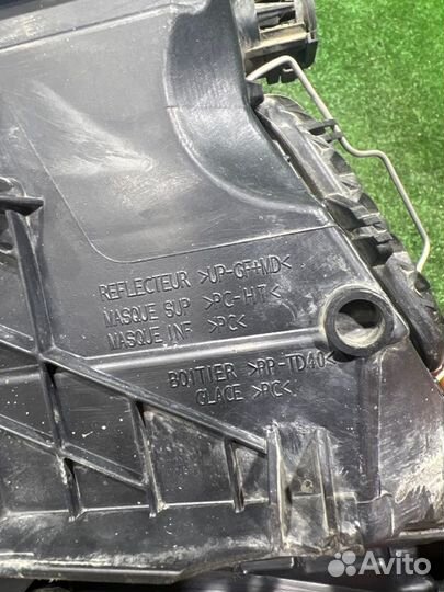 Фара галогеновая передняя правая Renault Megane