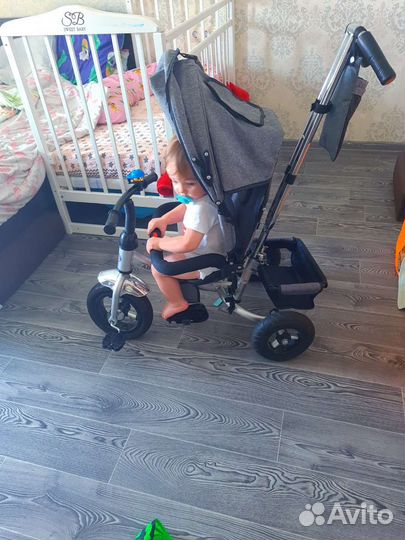 Детский велосипед с ручкой