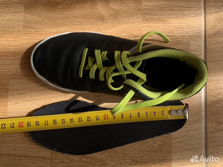 Детские футбольные бутсы