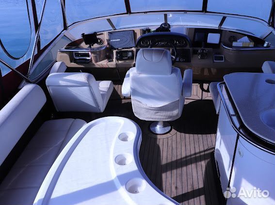 Моторная яхта Carver 410 Sport Sedan