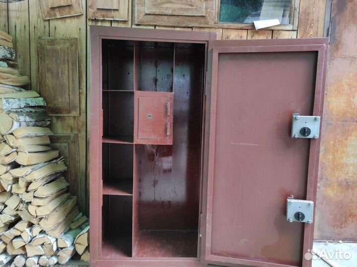 Шкаф металлический несгораемый