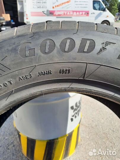 Goodyear EfficientGrip Performance 215/65 R17 99V