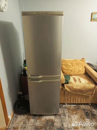 Холодильник Samsung