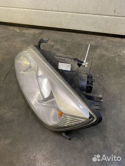 Передняя левая фара Лада Гранта
