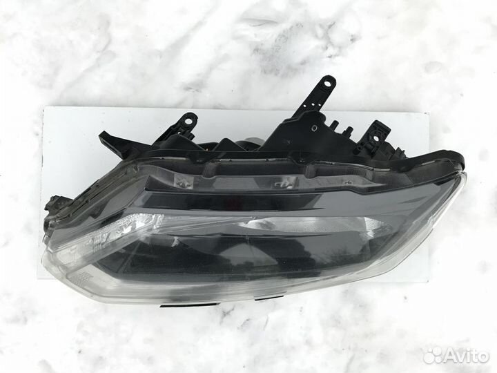 Фара левая Nissan X-Trail (T32) 2014-2019