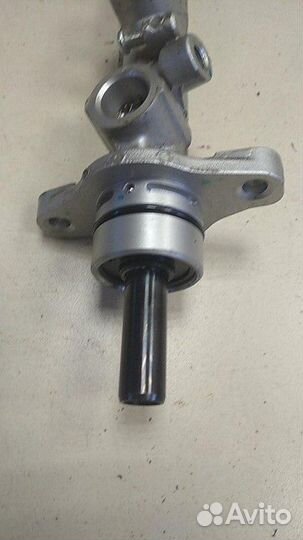 Главный тормозной цилиндр Toyota Hilux