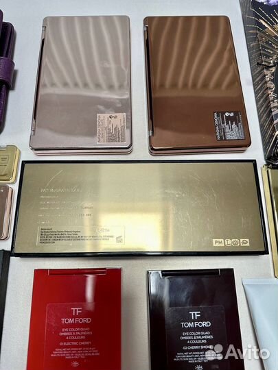 Палетки теней, кисти для макияжа, сумка стилиста