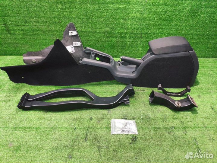 Подлокотник (бардачок) Skoda Octavia A5