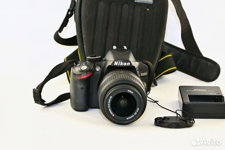 Nikon D3200 24.2MP зеркалка Kit AF-S VR 18-55