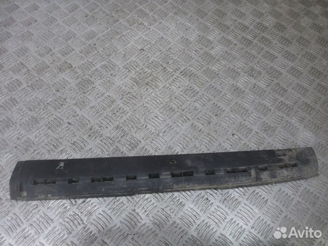 Накладка под лобовое стекло левая DAF 1297409