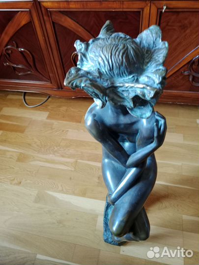 Бронзовая статуэтка девушка