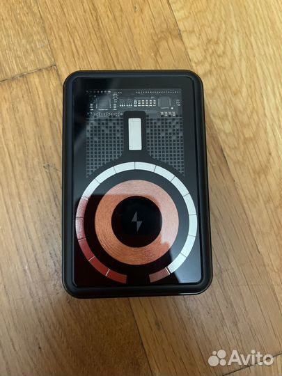 Повербанк с беспроводной зарядкой