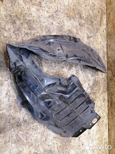 Подкрылок передний правый Mitsubishi Outlander XL
