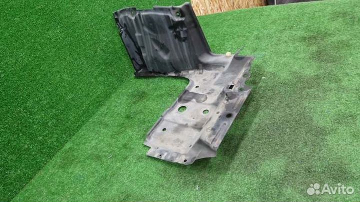 Защита двигателя левая Toyota Wish ZGE20 2ZR-FAE