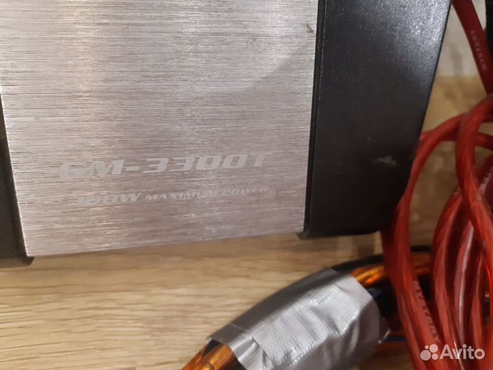 Сабвуфер и усилитель в автомобиль