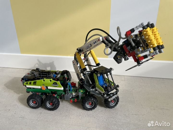 Lego technic 42080, лесозаготовит. машина