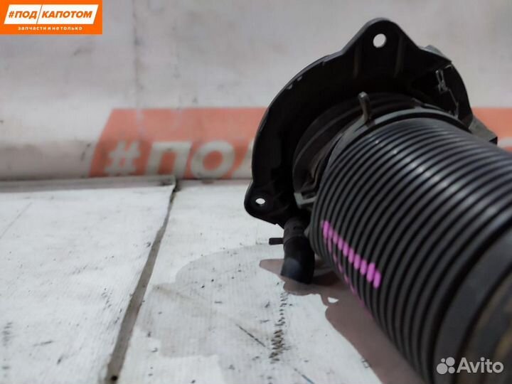 Патрубок воздушного фильтра правый Volkswagen B6