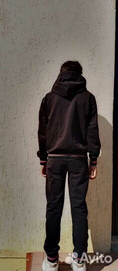 Спортивный костюм на мальчика 134 140