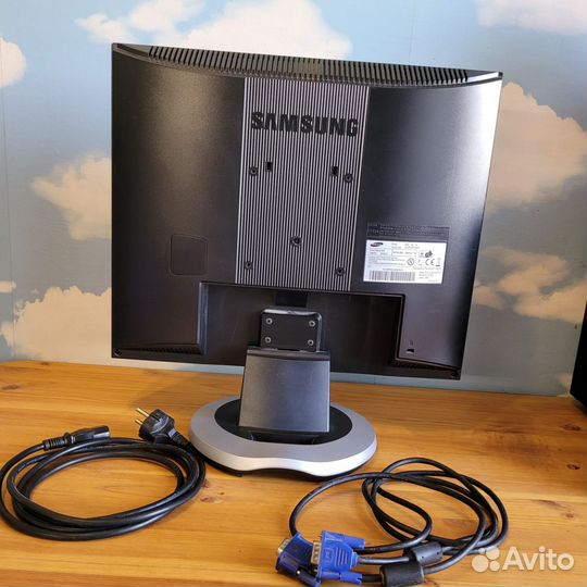 Монитор 19 и 17 дюймов Samsung 940n