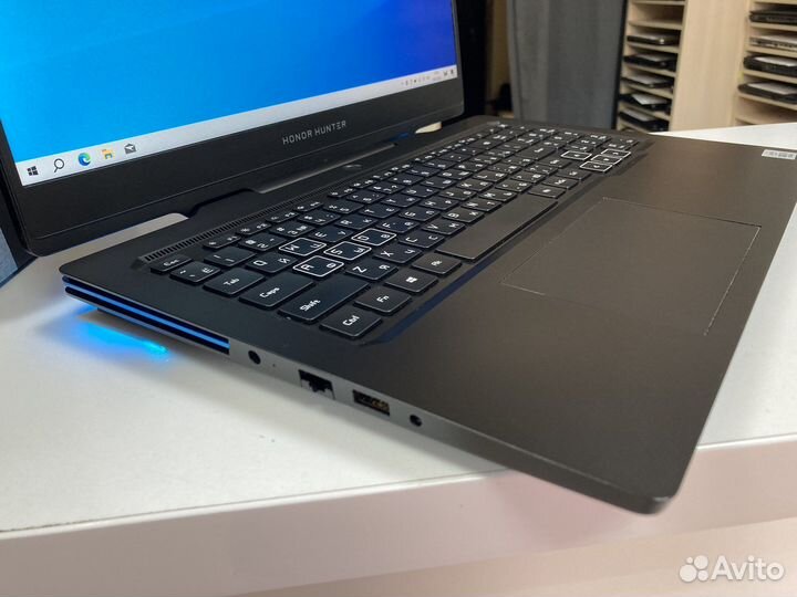 16.1 Игровой ноутбук Honor Hunter V700 GTX1660Ti