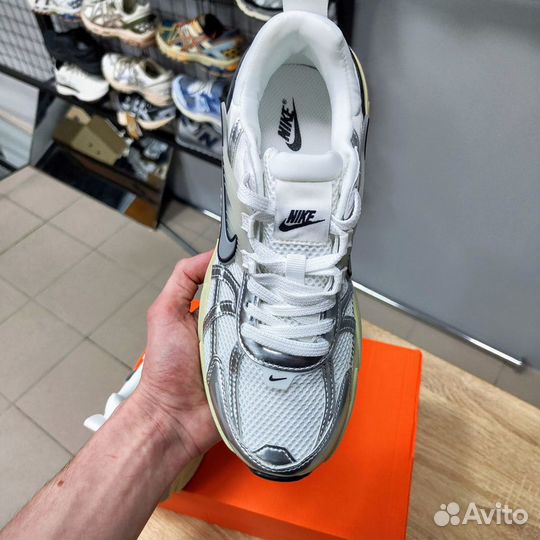 Кроссовки Nike V2K Run