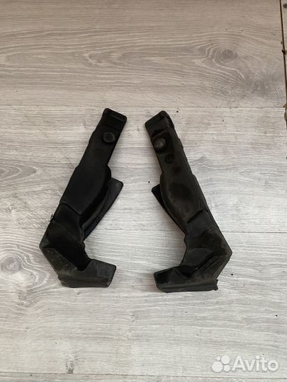 Уплотнитель передний левый/правый BMW F10 N57D30A