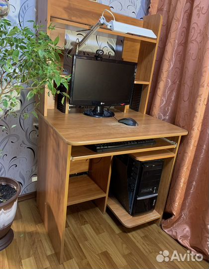 Компьютерный стол