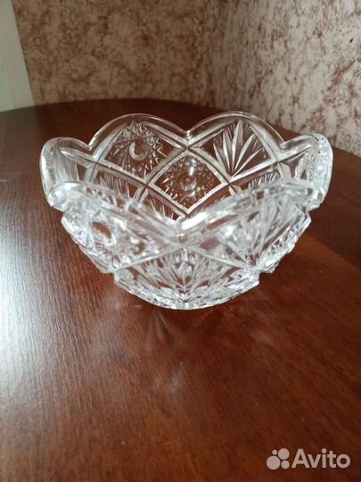 Хрустальная конфетница на ножке