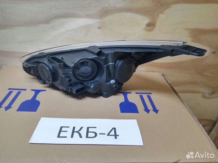 Фара правая Ford Focus 3 2011