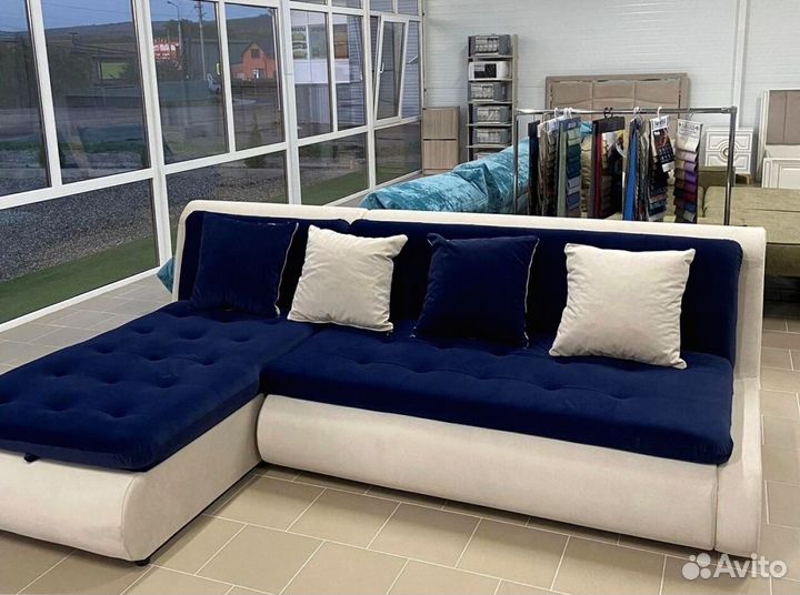 Большой угловой диван
