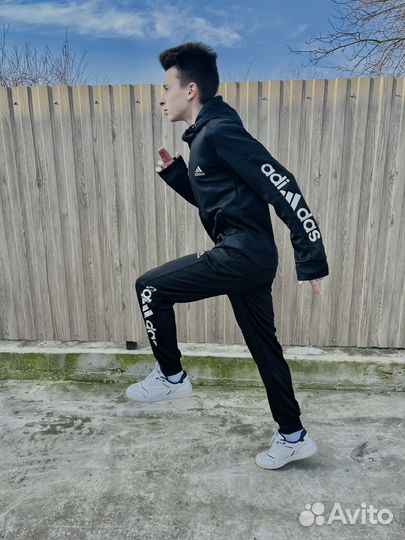 Спортивный костюм adidas