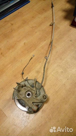 Кулак цапфа задний левый Subaru Tribeca 3.0